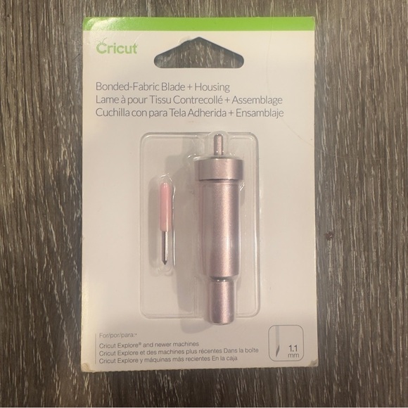 2 Brand New Cricut Fabtic Blades and Housing Set - Deep Point and Bond Fabric - Picture 6 of 9